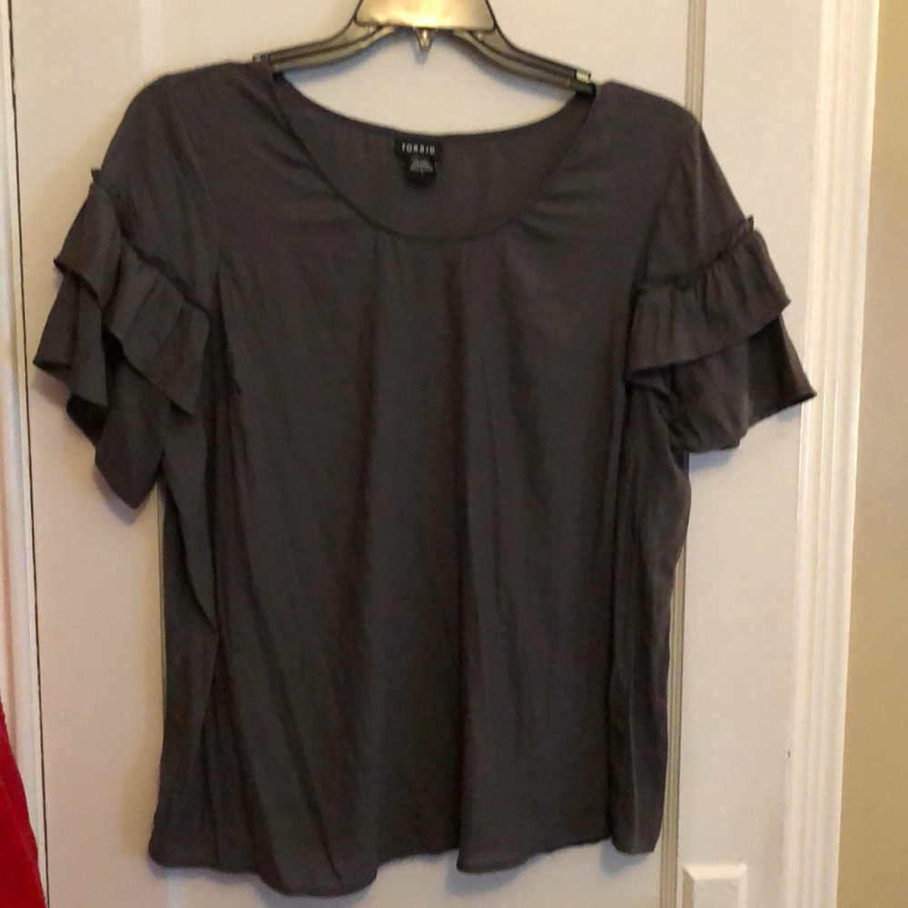 Grey top with ruffle sleeves- Torrid size 1